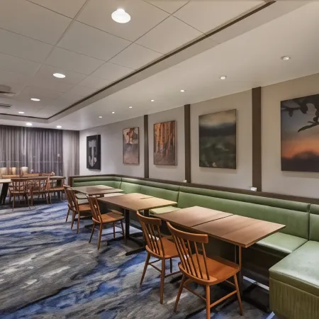 Fairfield Inn & Suites Tulsa Downtown Arts District Отели рядом с достопримечательностью «Тулса Гарден Центр»