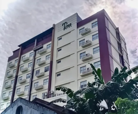 Tree Hotel Panakkukang Makassar by LIFE