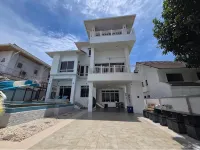 White Sand Pool Villa Pattaya - 주차장