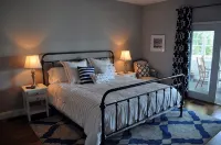 Totally Renovated Waterfront Cottage, Snowbird's Paradise, Boater's Dream - balcony