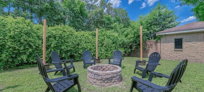 Quiet & Private, Comfy Beds, Fire Pit, & Bikes Hotels in Portsmouth