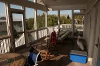 Relax by the Sea! Wide Beach! Beautiful view from porch. - Wifi