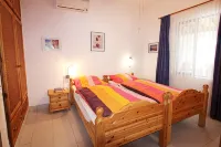 Great quiet vacation home for 4 people with private pool and large garden - Wifi