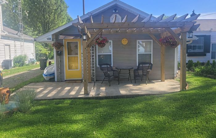 Pergola Place - Lake Access, 2 Bedroom, Sleeps 4, Pet Friendly