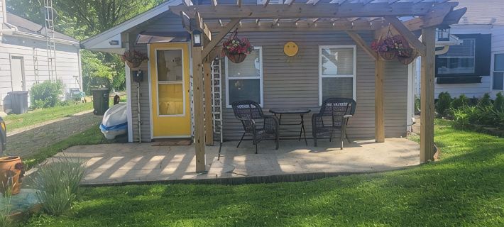 Pergola Place - Lake Access, 2 Bedroom, Sleeps 4, Pet Friendly Hotels in Lenawee County