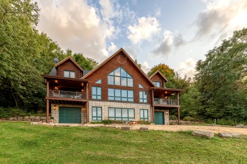 WOW! Unique Galena Dream Cabin. Hot Tub, Games, Fire Pit, Fully Stocked. - Alphydda