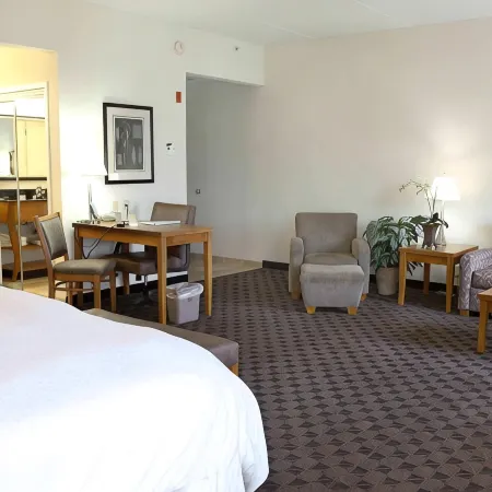 Hampton Inn & Suites Chesapeake-Square Mall