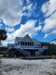 Beach Getaway Just Refreshed, Sleeps 8 <4 br> EV level 2 charging- views - Beach