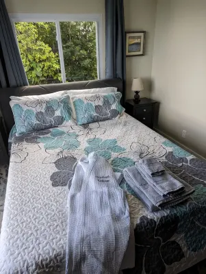 Private cottage, private pool, great views !