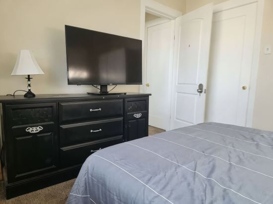 2 Rooms House Close to Downtown with quick freeway