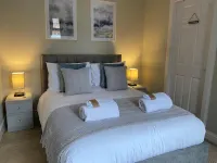 Peacock Guest House - parking