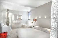 Seventeen Hotel