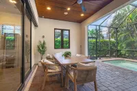 Home with Private Pool Oasis Minutes to Naples’ Best Beaches by Esthetic Stays - 4-Sterne