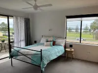 Beachfront Batemans Bay-Batehaven NSW2 bedroom apartment,pool, free parking Hotels in Batehaven