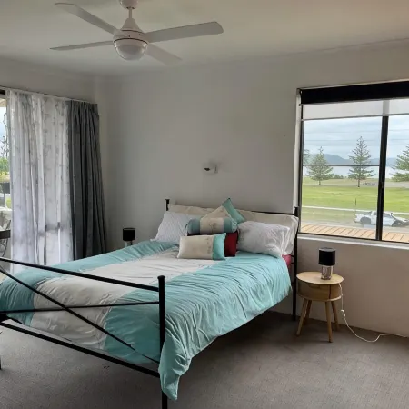 Beachfront Batemans Bay-Batehaven NSW2 bedroom apartment,pool, free parking