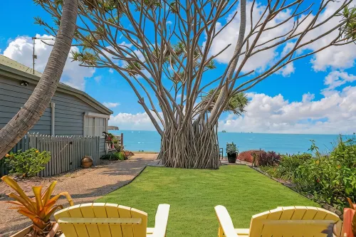 Beachfront Holiday Cottage - Homestays