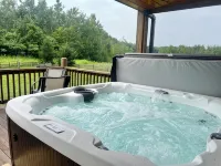Salmon River Waterfront Lodge w/ Soothing Hot Tub