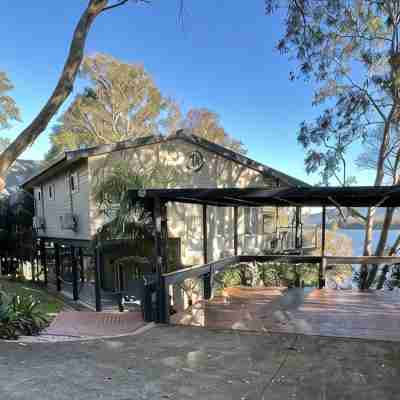 Absolute lake front - lie in bed & listen to the fish jump! Hotel Exterior