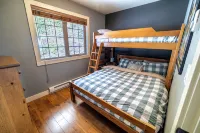 Mountain View - Hot Tub - Ski in/Out - at Kicking Horse Mountain Resort - Bungalows