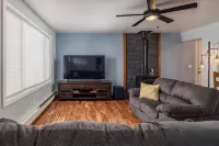 Cozy City Stay - 3bdrm near Airport - อ่างจากุชชี่