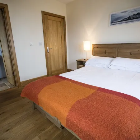 Luxury Seaside Cottage, Stunning Ocean Views, Waterville, Ring of Kerry