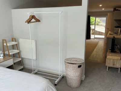 Studio Apartment 100 meters from lake and walking track