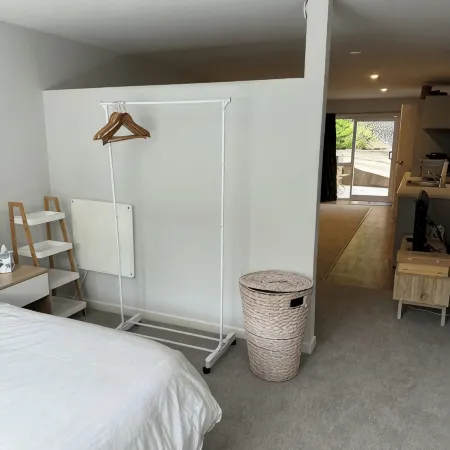 Studio Apartment 100 meters from lake and walking track