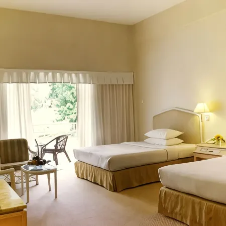 Grand Mutiara Hotel Отели в г. Каро