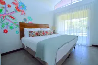 Modern Pura Vida Luxury - One finest homes, private pool. Upscale gated safe