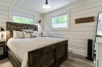 Private & Modern Muskoka Lakefront Cabin - واي فاي