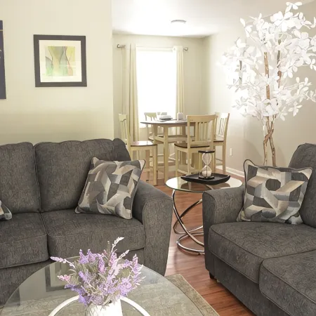 The Perfect Spot: 2-Bedroom Apt - Centrally located in fabulous Enterprise!