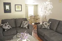 The Perfect Spot: 2-Bedroom Apt - Centrally located in fabulous Enterprise!