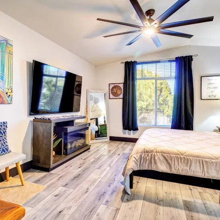 Modern 3Bd2.5BTH Incl. Misters, Pool, Spa, Pool Table, Kayaks, Pedal Boat, Bikes
