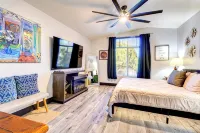 Modern 3Bd2.5BTH Incl. Misters, Pool, Spa, Pool Table, Kayaks, Pedal Boat, Bikes