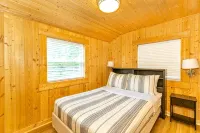 Beautiful Lake Sallie Views, Newly Updated Barbara Beach Lake Home - Boutique