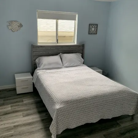 Stunning marina & Lake Michigan views, walking distance to downtown!