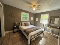 The 8's, Farmhouse Chic 4-Bedroom w/ Garage Access in Grand Marais, Pet Friendly - Homestays