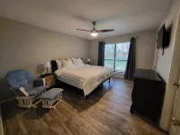 Texas-Sized Comfort w/ Pool Near DHR- Sleeps 14 - 4 estrellas