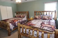 Lux Cabin w/ hot tub, playground, game room, bb court,walking trail, resort pool - 4-Star