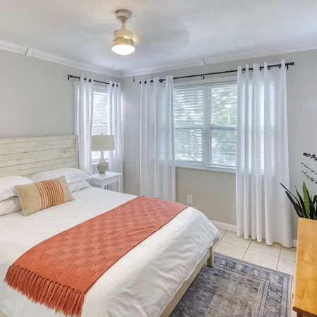 Charming condo close distance to Honeymoon Island!