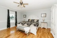 Red River Ranch Retreat- HOT TUB, Views, Pond- Near RRG - 4성급