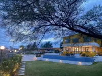 Arc Resort Shirwal - Boutique