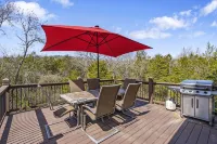 Bear Creek Lodge • Hot Tub! Community Pool! Pool Table! Rustic Lodge for Family! - 4 estrellas