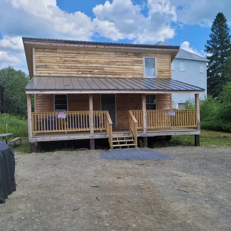 Custom Built Tiny Home/Cabin in Jackman with Direct Trail Access on Powersports Hotels in Jackman