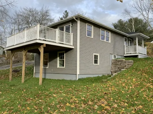 Newly renovated 3 bedroom, 2 bath bungalow, just steps to downtown BBH. - breakfast