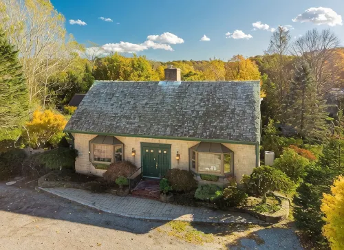 Luxe Cape Cod Farmhouse. Walk to Ellis Landing Beach! - 4-Star