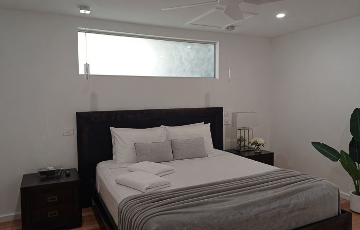 'LITTLE LAKE LODGE' - on Warilla Beach / Little Lake