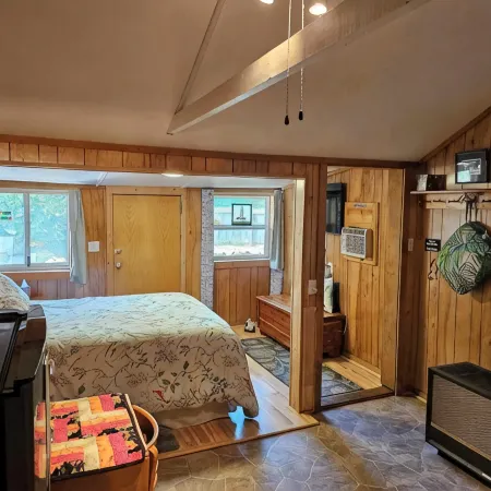 Cozy studio cabin close to Lake Michigan.