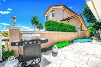 Waterfront Antique Mansion! Heated Pool+Hot Tub! - Boutique