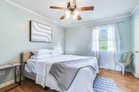 LALALAND -2 master suites, king bed,  comfort & location “No chores” at checkout - balcony